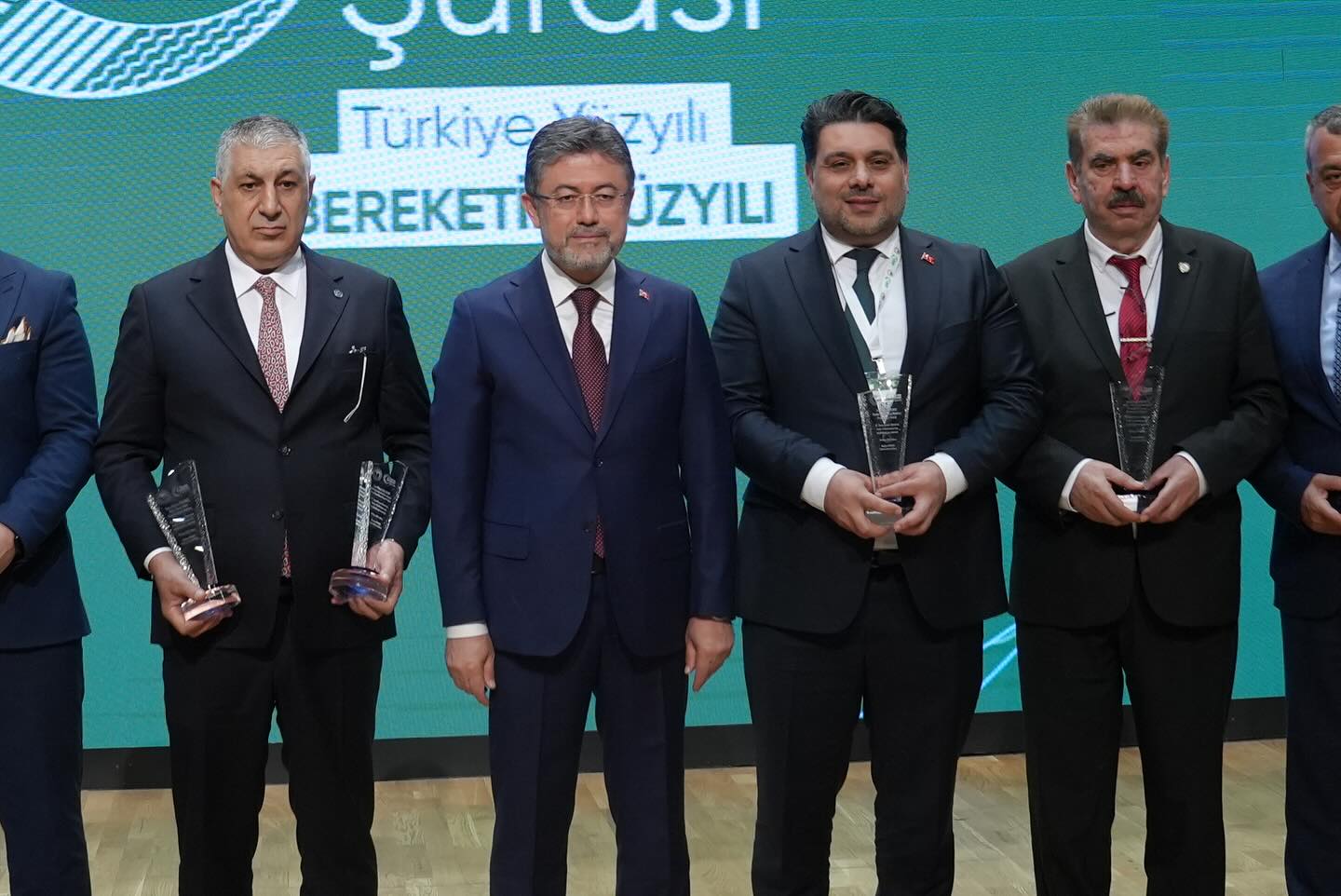 IV. Tarım Orman Şûrası’nda Başkanımız Faruk Güzeldere’ye Takdim Edilen Plaket