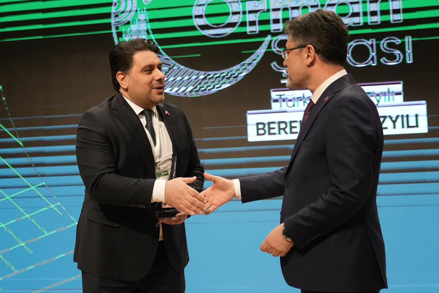 IV. Tarım Orman Şûrası’nda Başkanımız Faruk Güzeldere’ye Takdim Edilen Plaket