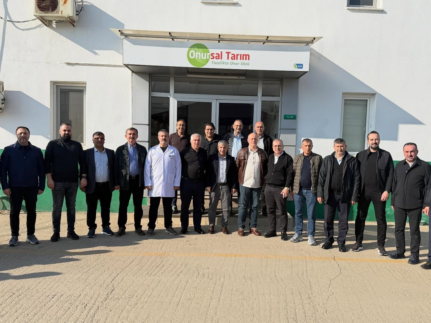 Değerli Üyemiz Onur Market’in Mani “Onursal Tarım İşletmesi”ni, Başkanımız Rahmi Kartal başkanlığındaki İstanbul PERDER heyetimizle birlikte ziyarette bulunduk.