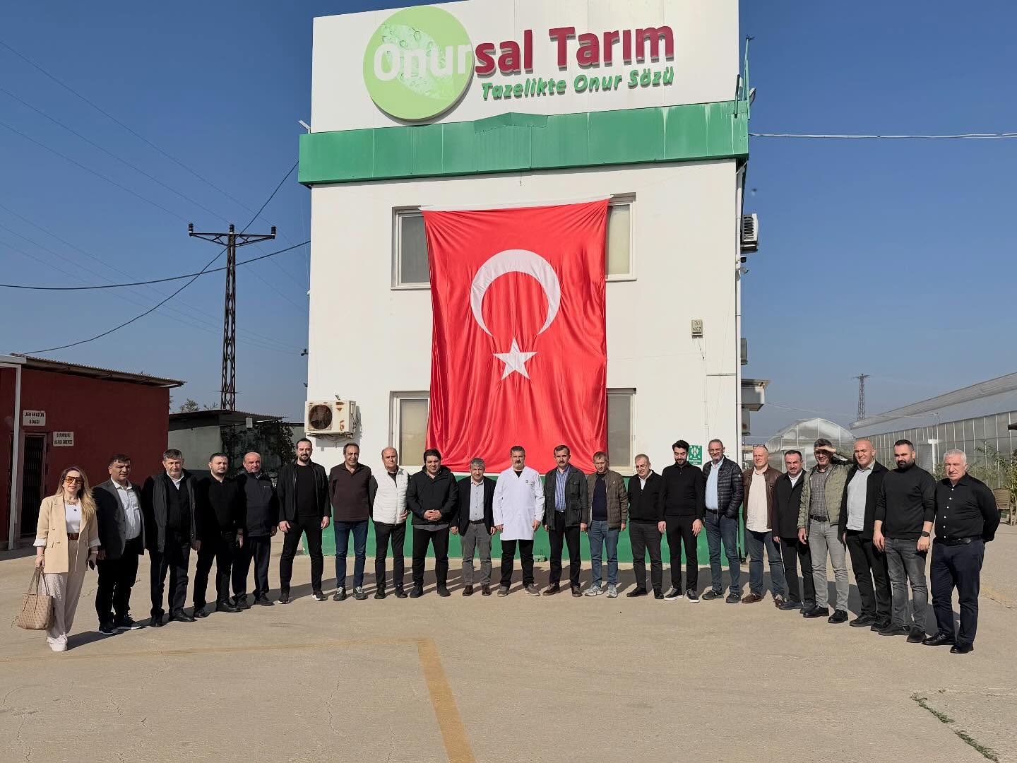 Değerli Üyemiz Onur Market’in Mani “Onursal Tarım İşletmesi”ni, Başkanımız Rahmi Kartal başkanlığındaki İstanbul PERDER heyetimizle birlikte ziyarette bulunduk.