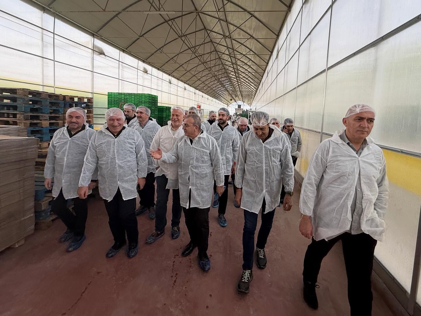 Başkanımız Rahmi Kartal liderliğindeki İstanbul PERDER heyeti olarak, değerli üyemiz Mopaş Market’in Manisa Salihli’deki Mopaş Tarım İşletmesi’ni ziyaret ettik.