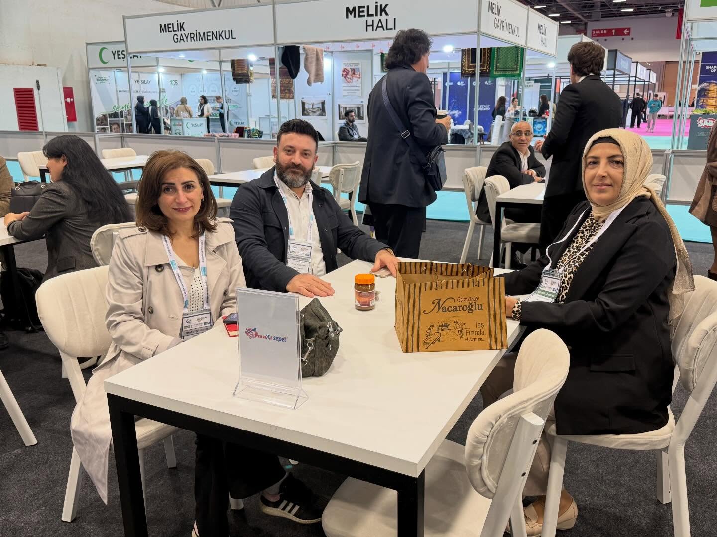 26-29 Kasım tarihlerinde İstanbul Fuar Merkezi’nde düzenlenen İstanbul Helal EXPO Fuarına İstanbul PERDER üyesi profesyonel satın alma heyetimizle katılım sağladık