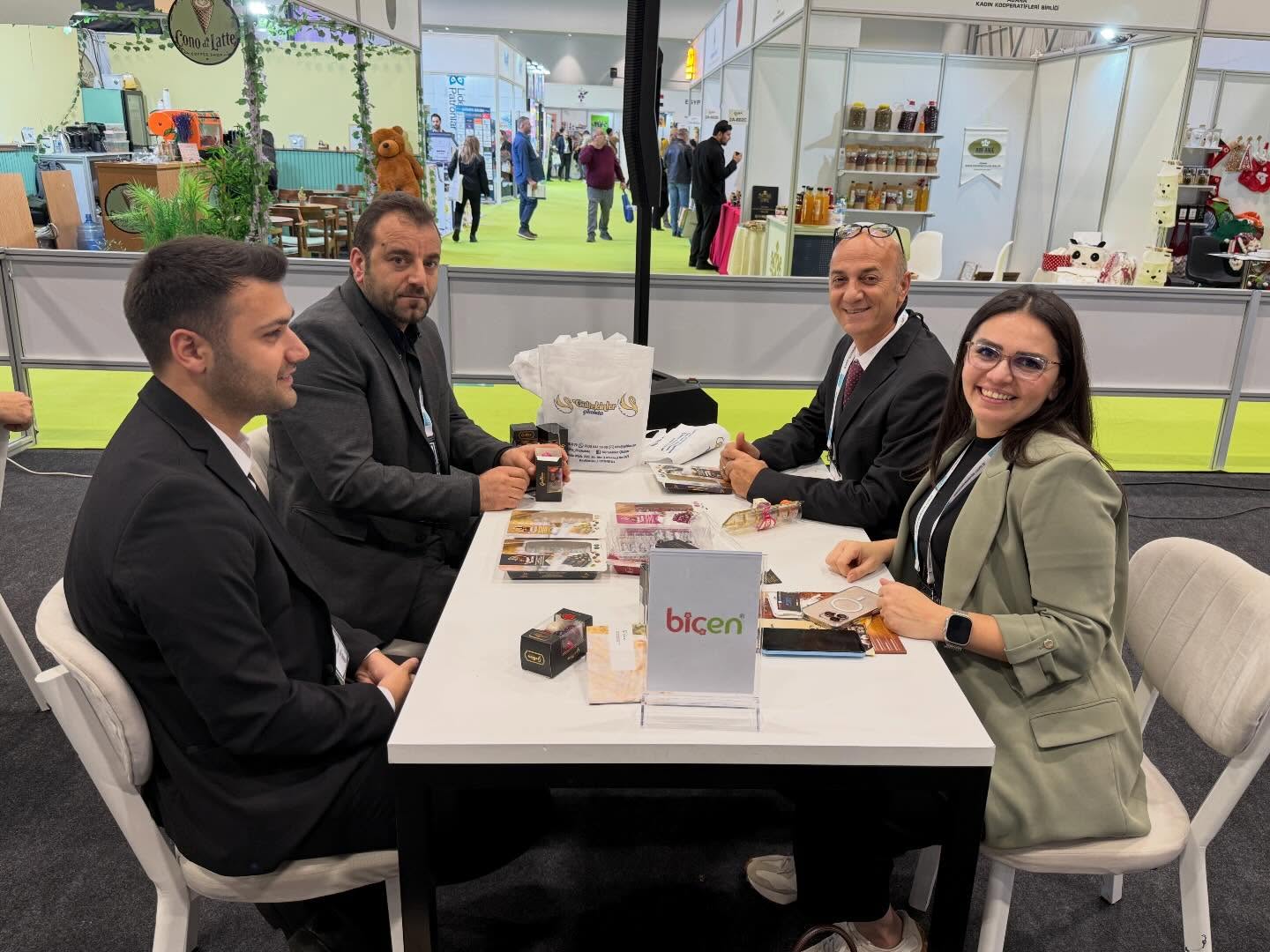 26-29 Kasım tarihlerinde İstanbul Fuar Merkezi’nde düzenlenen İstanbul Helal EXPO Fuarına İstanbul PERDER üyesi profesyonel satın alma heyetimizle katılım sağladık
