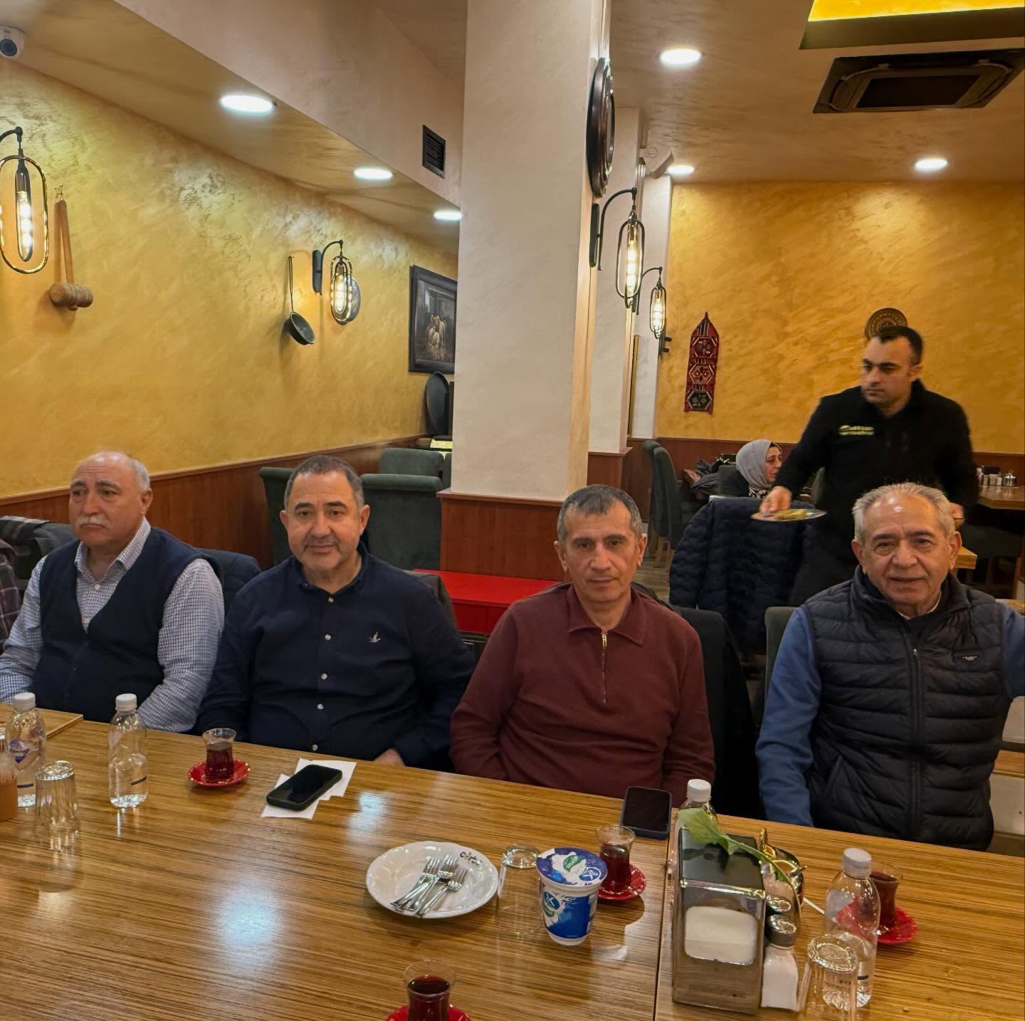 Geçmiş Dönem Başkanımız ve Biçen Marketler Yönetim Kurulu Başkanı İhsan Biçen ev sahipliğinde, İstanbul PERDER üyelerimizle Kars yöresel yemeği “Kaz Tandır” eşliğinde bir araya geldik.