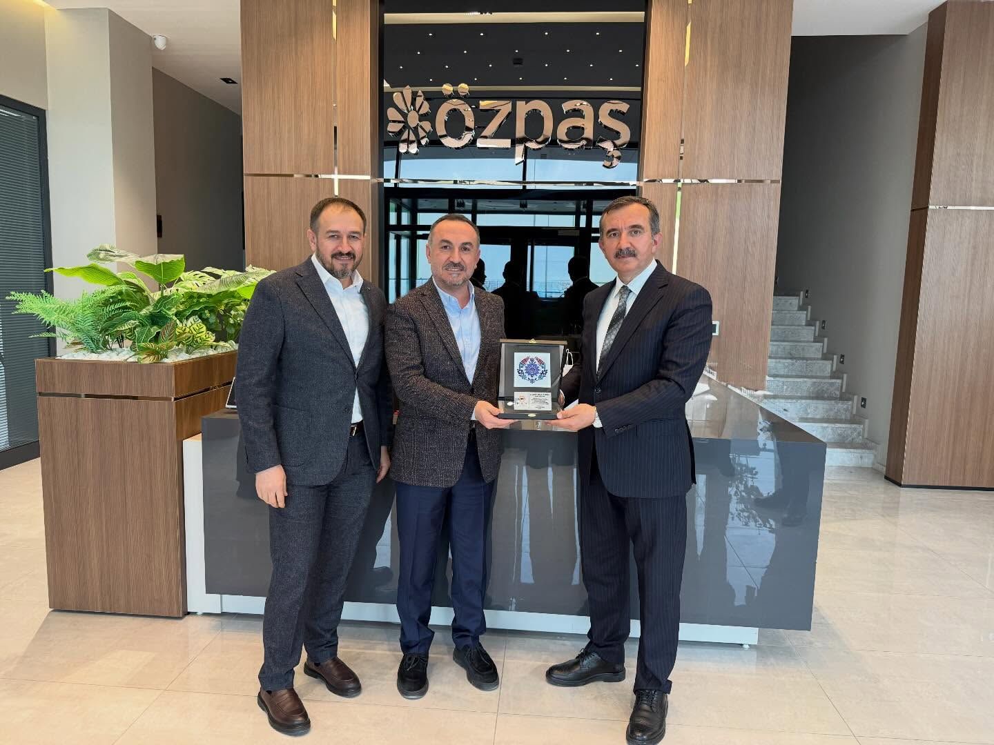 Sakarya Özpaş Genel Merkezi ziyaretimizde, ev sahiplikleri için Değerli Üyemiz Ertuğrul Öztürk ve ailesine teşekkür ederiz.